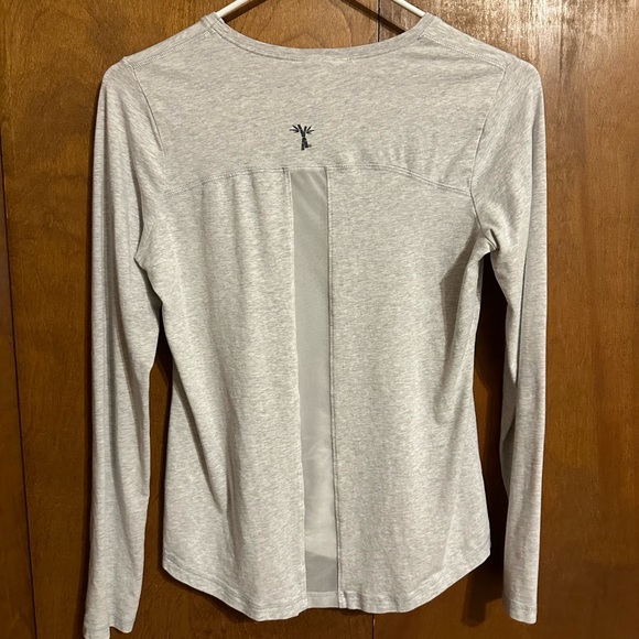 Cariloha Women’s Bamboo Workout Top - Picture 2 of 6